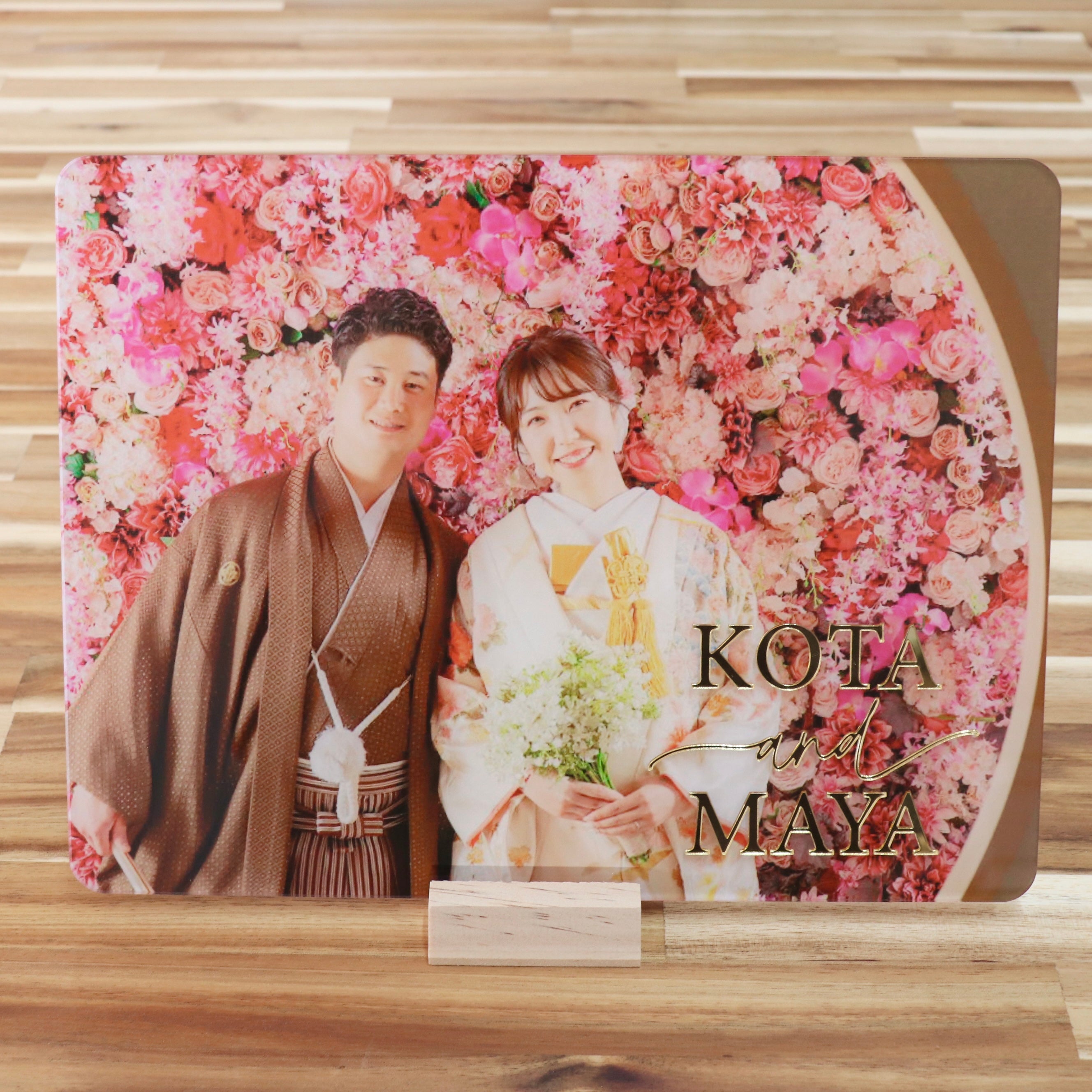 【アクリルフォトウェルカムボード】ミラーゴールドで名入れいたします。