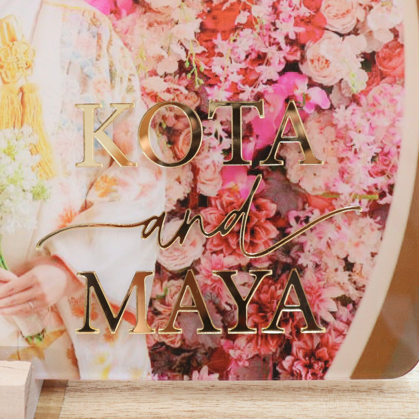 【アクリルフォトウェルカムボード】ミラーゴールドで名入れいたします。